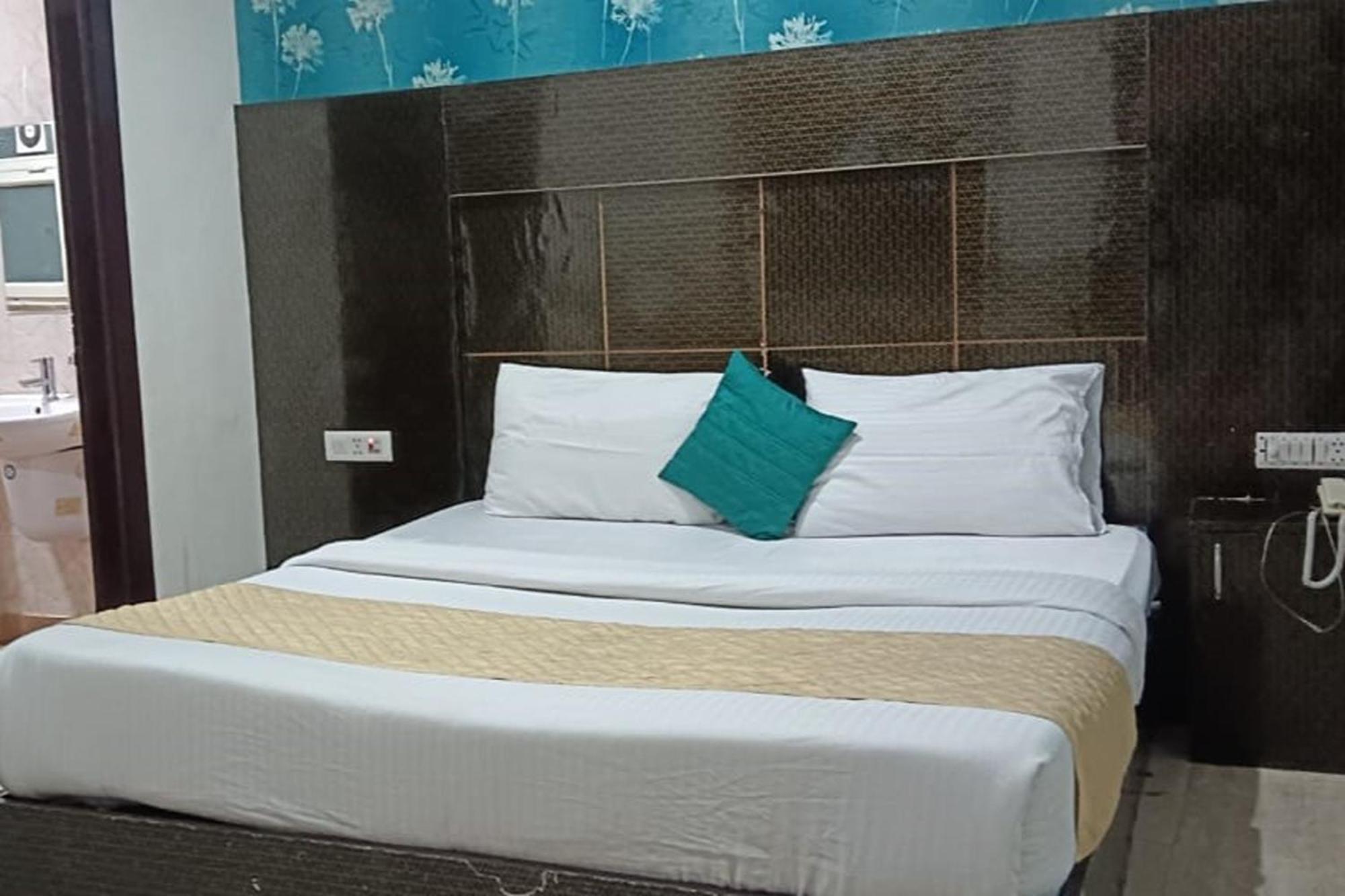 Sky View Homestay New Delhi